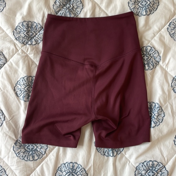 Girlfriend Collective FLOAT Ultralight Bike Short XXS Berry - Picture 4 of 5